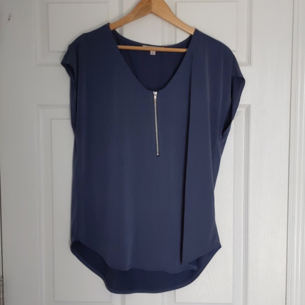Shirt with zipper